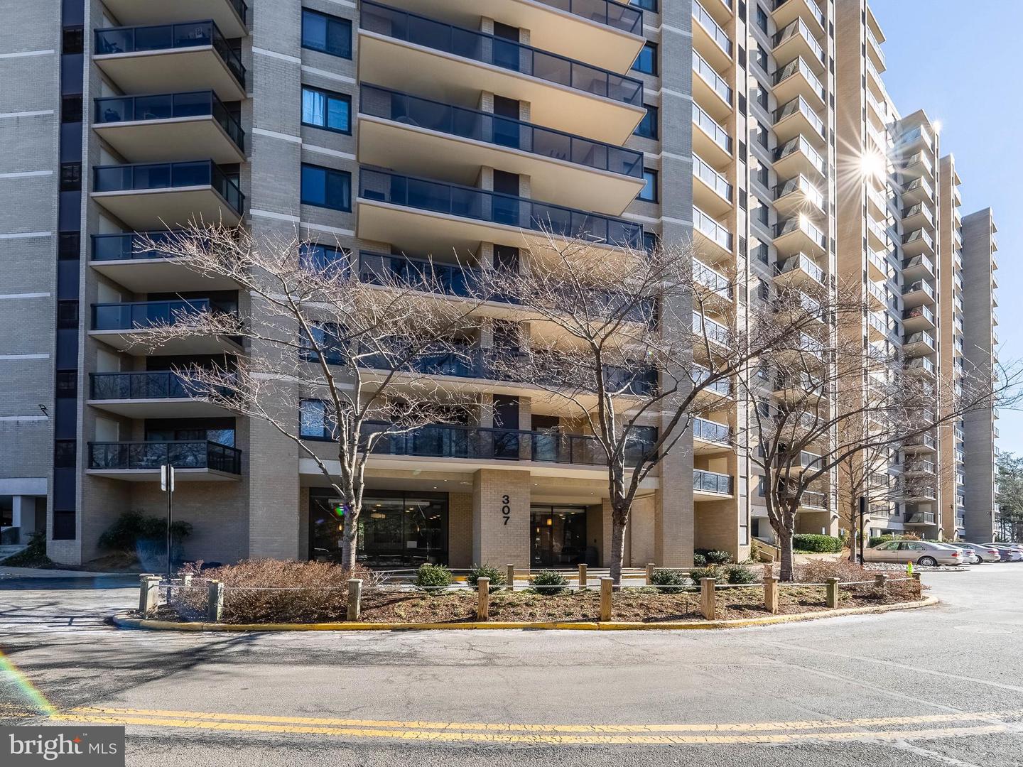 307 Yoakum Pkwy #1803