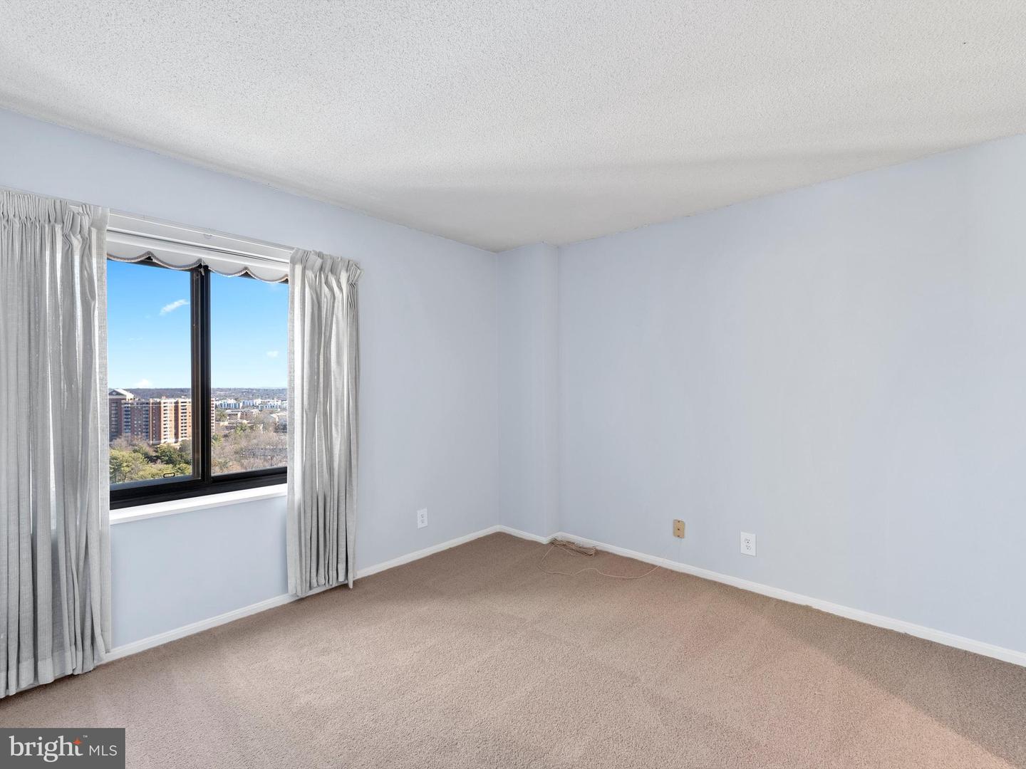 307 Yoakum Pkwy #1803