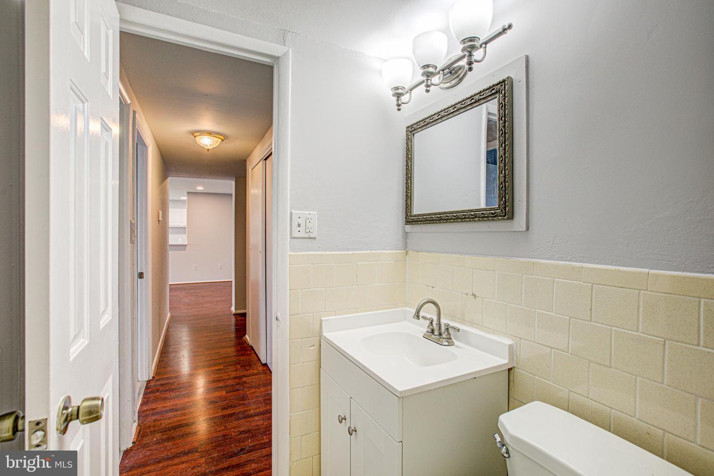 16 S van Dorn St #604