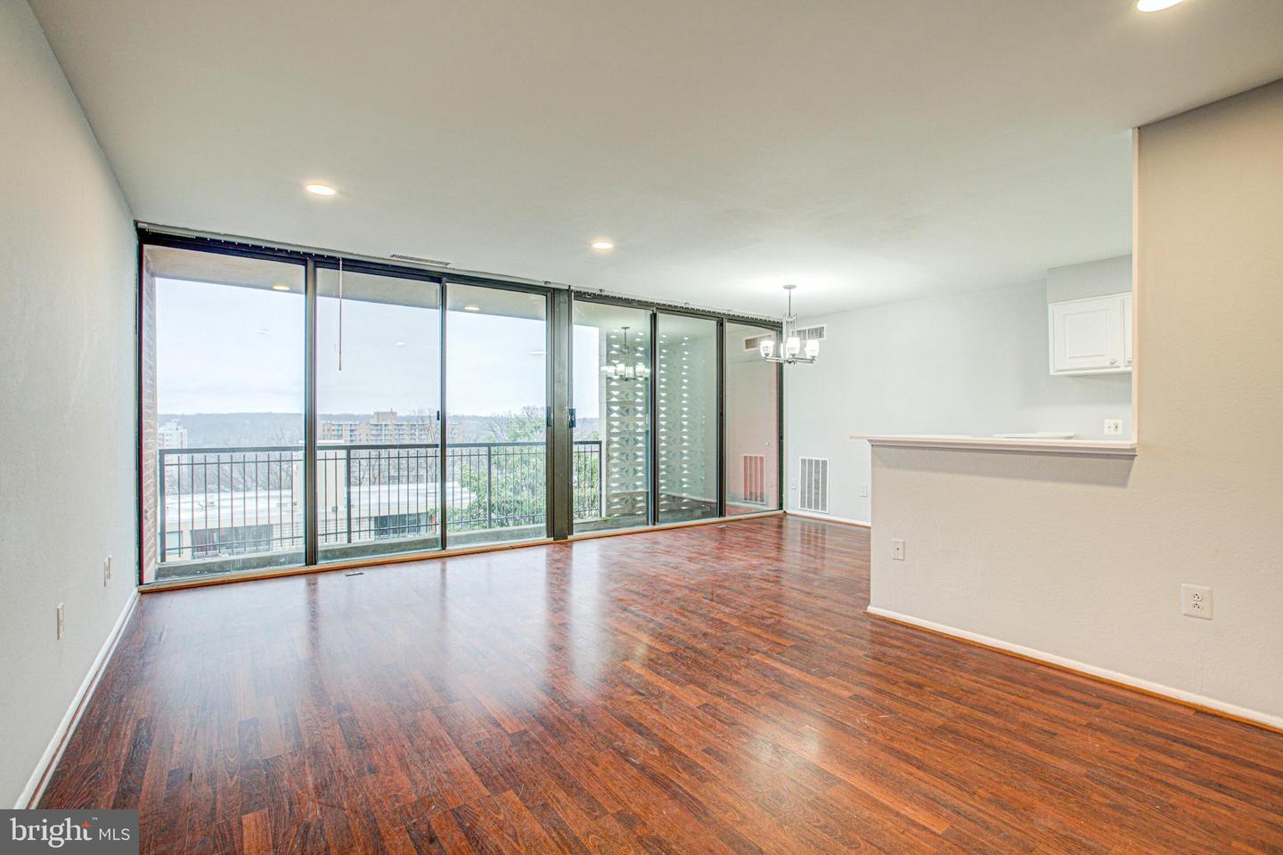 16 S van Dorn St #604