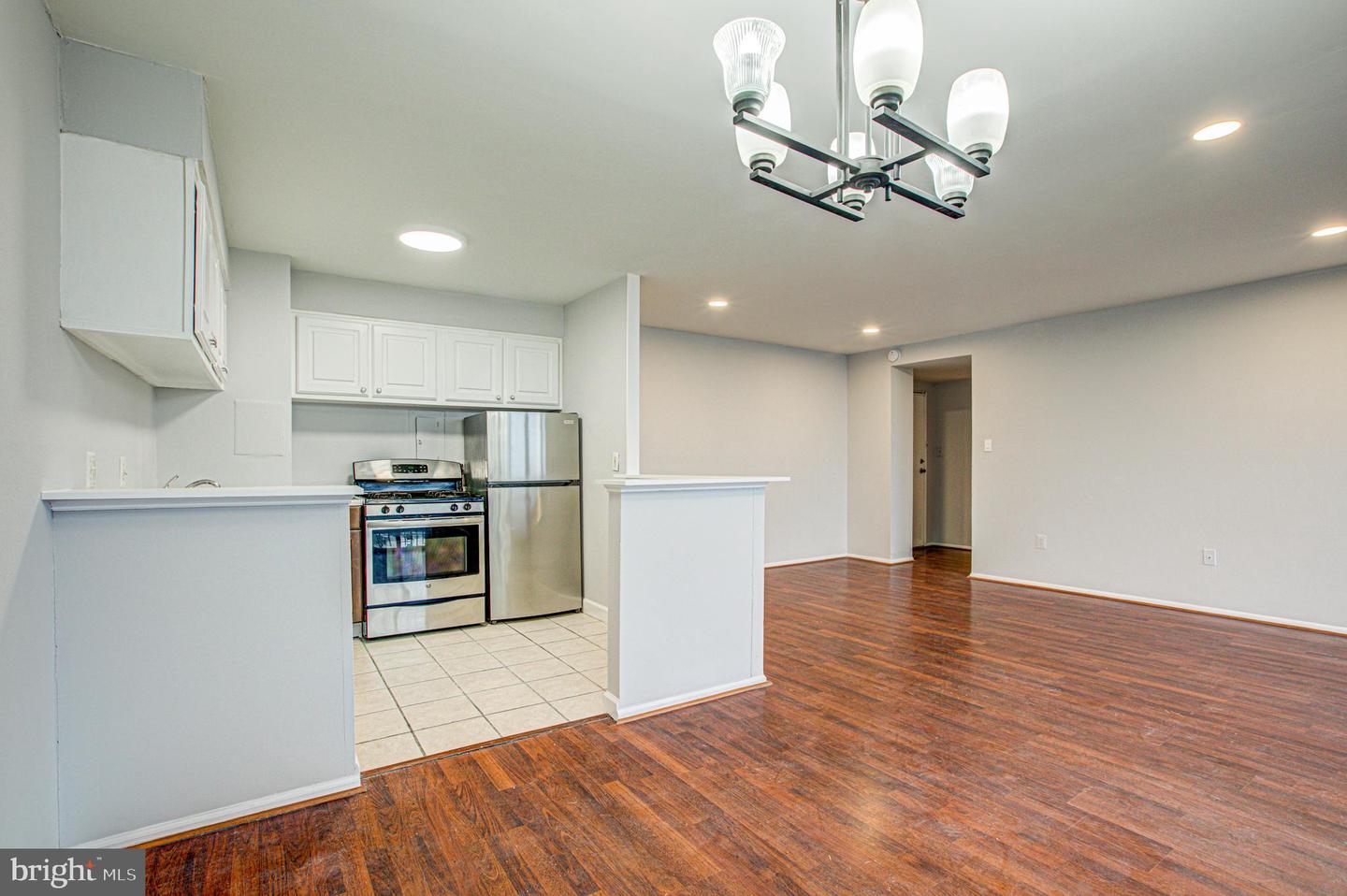 16 S van Dorn St #604