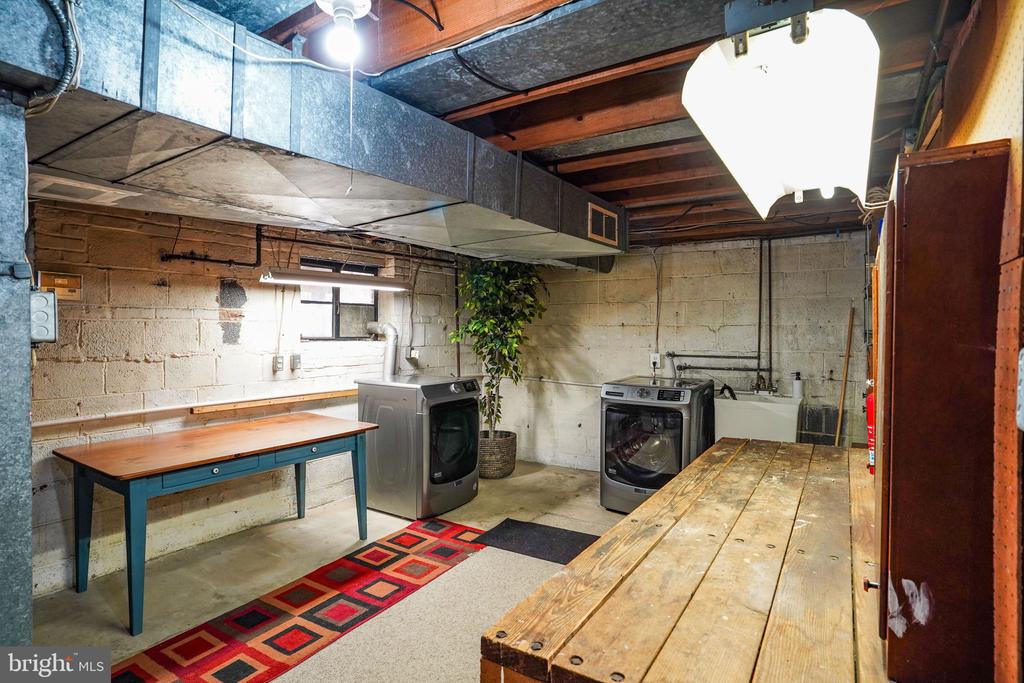 406 Braddock Rd W