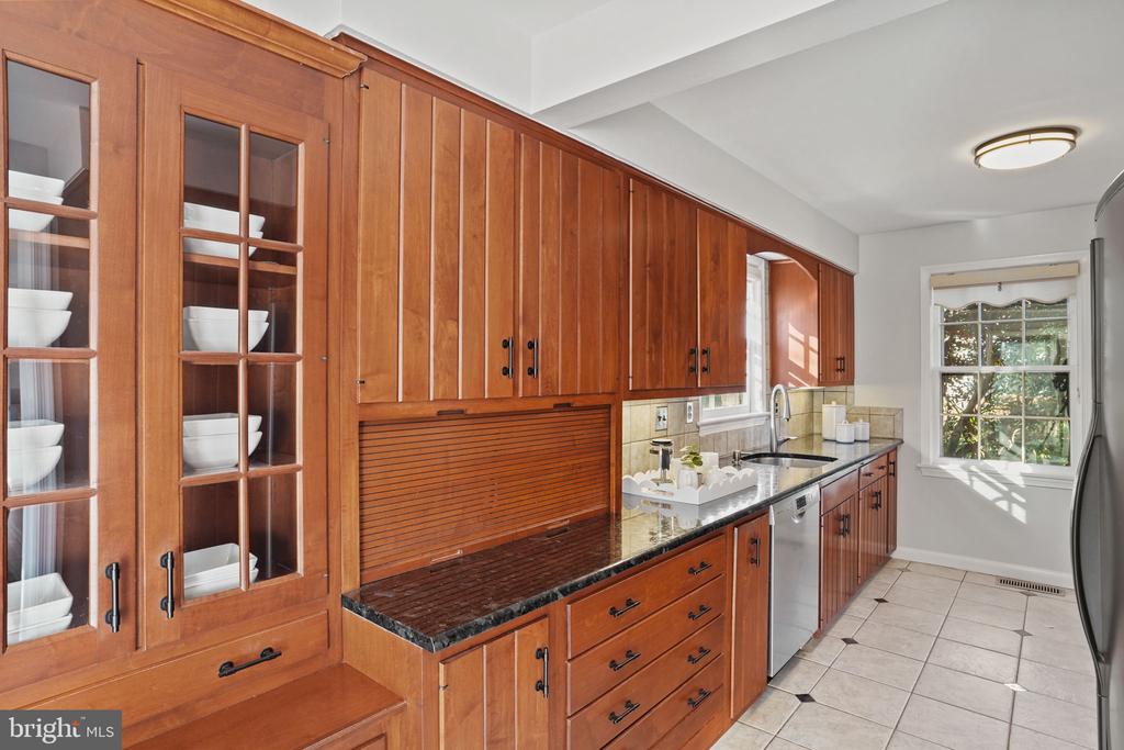 406 Braddock Rd W