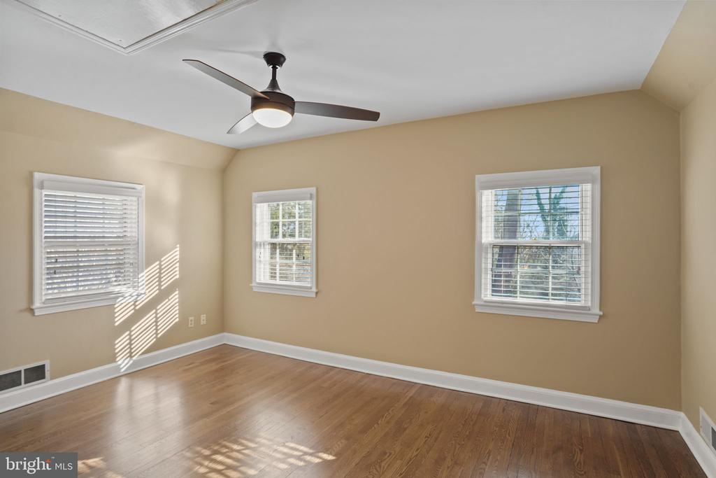 406 Braddock Rd W