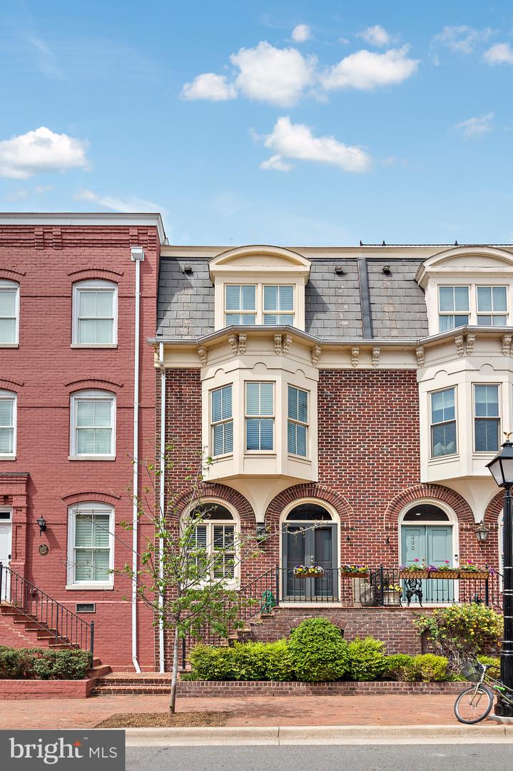 228 N Union St N