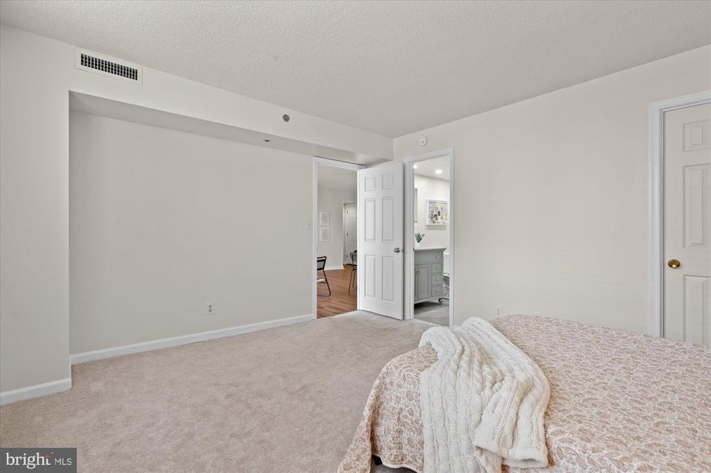 1200 Braddock Pl #512