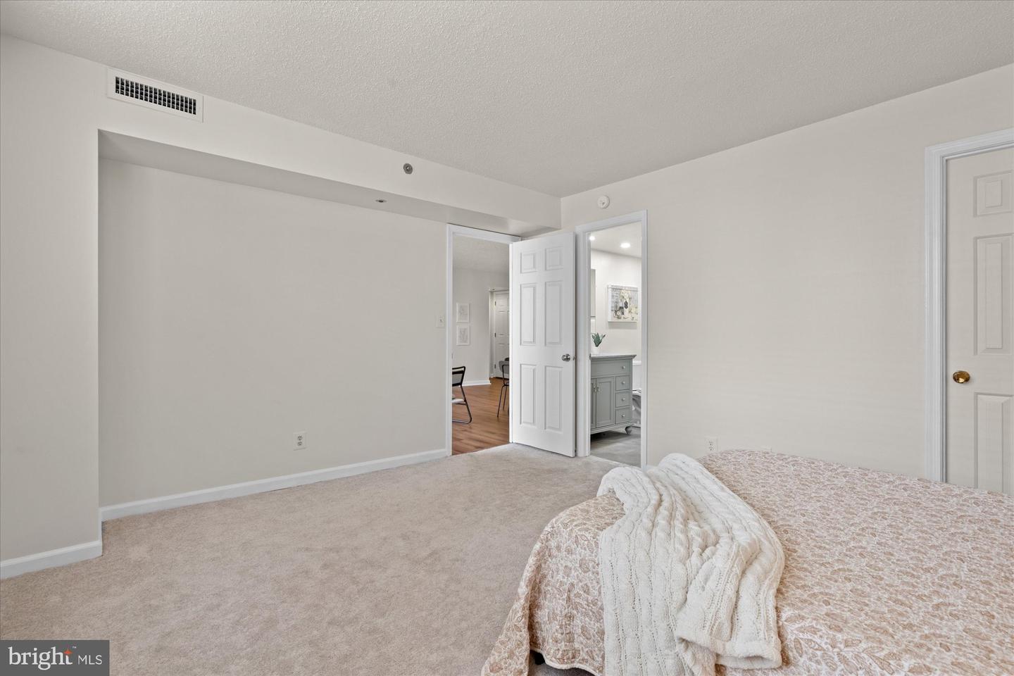 1200 Braddock Pl #512