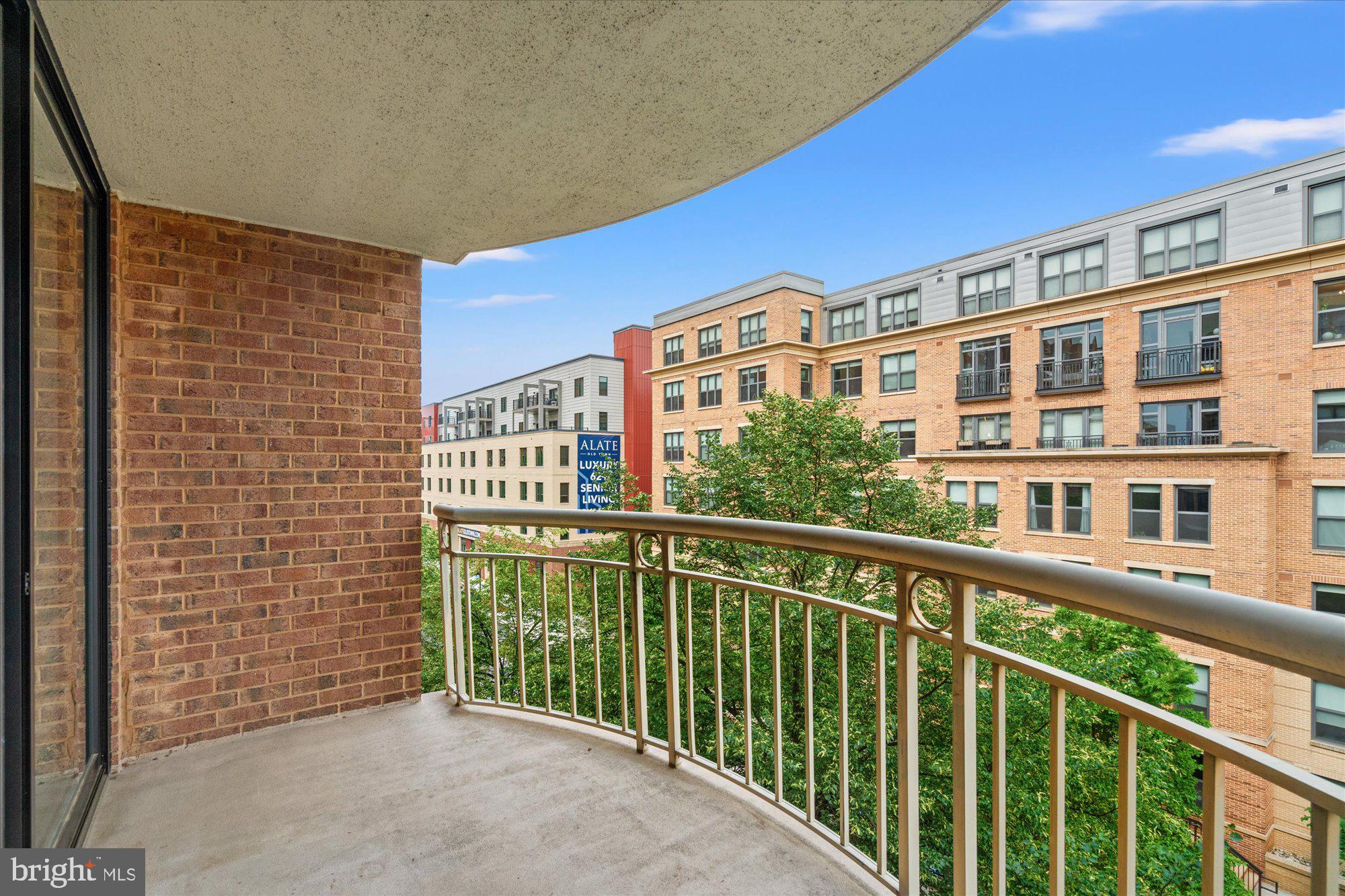 1200 Braddock Pl #512