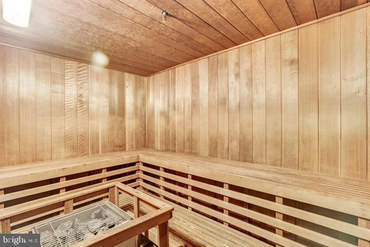 1200 Braddock Pl #512