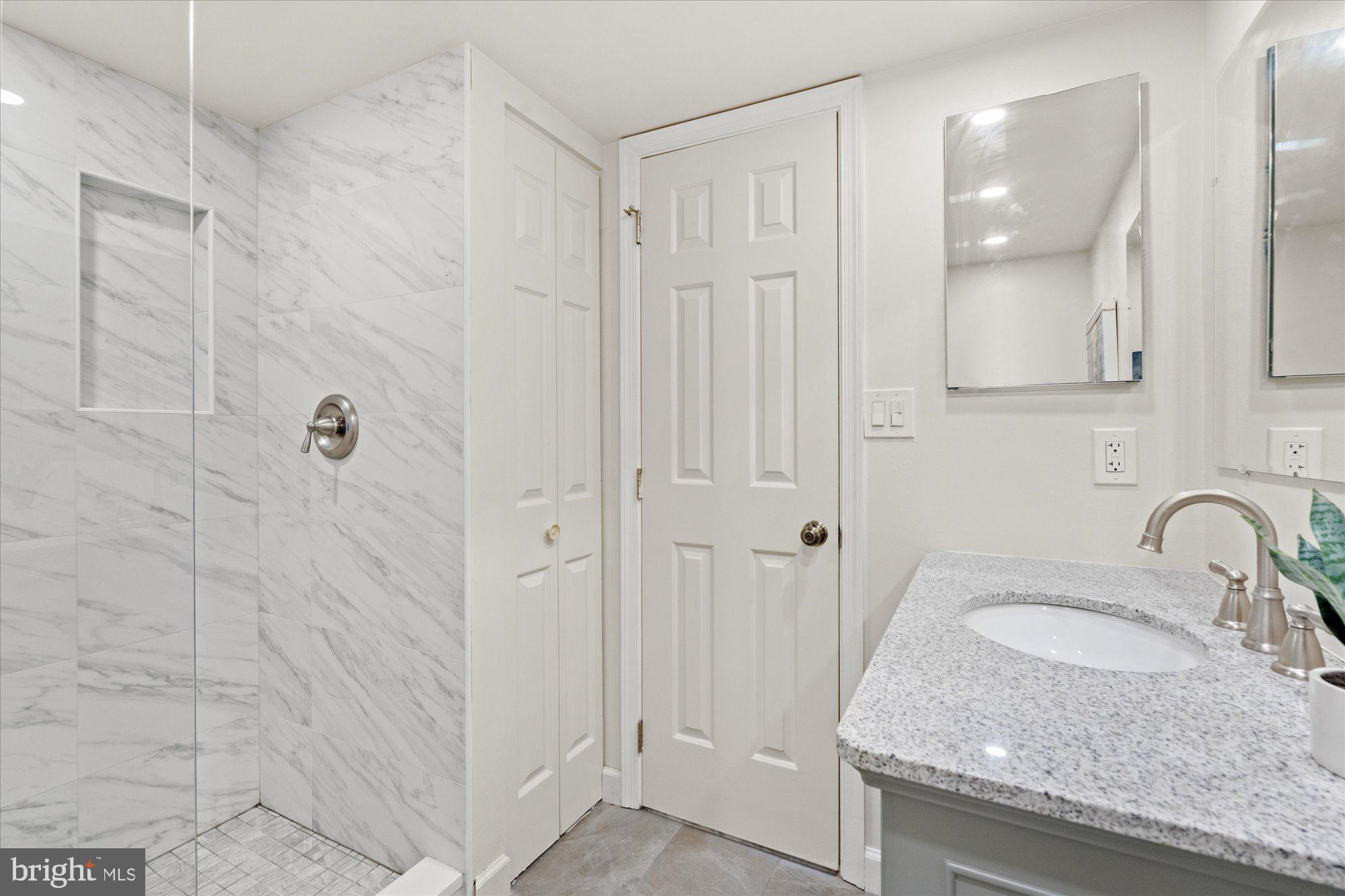 1200 Braddock Pl #512