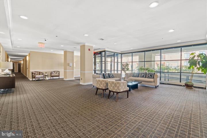 1200 Braddock Pl #512