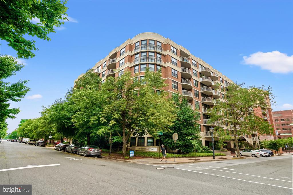 1200 Braddock Pl #512
