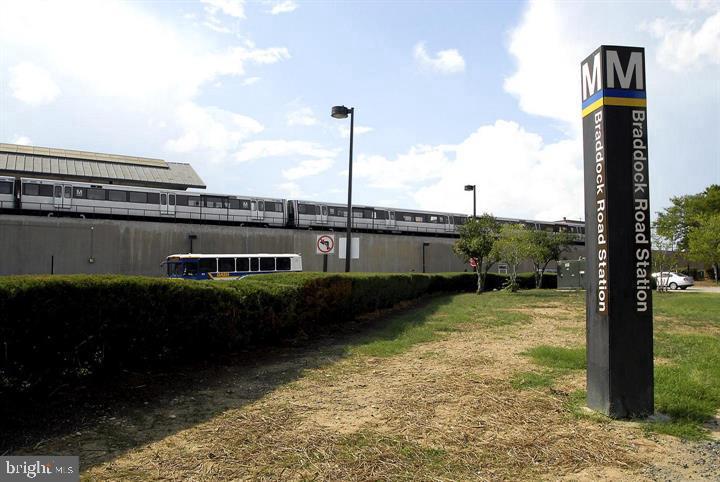 1200 Braddock Pl #512