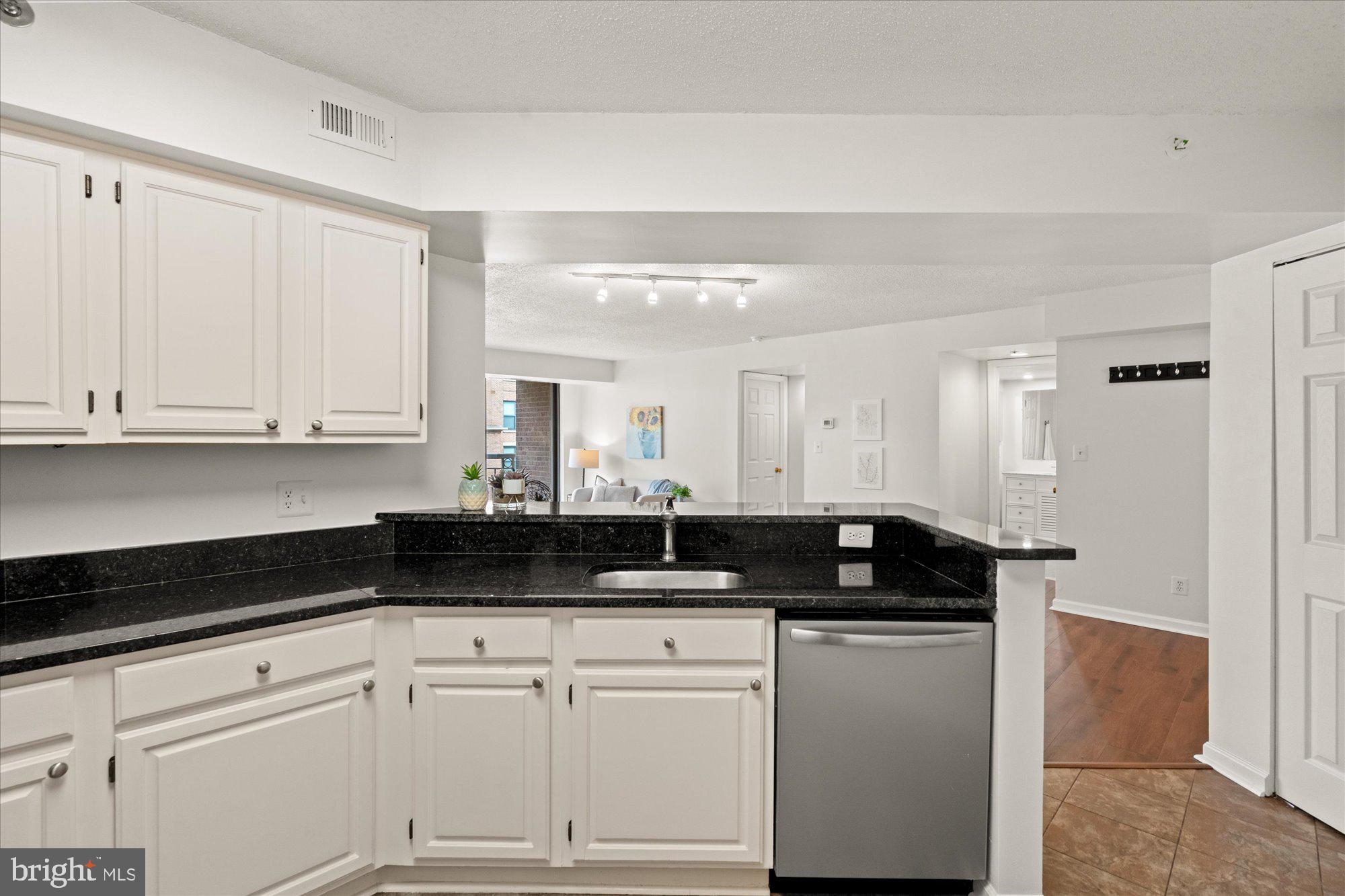 1200 Braddock Pl #512