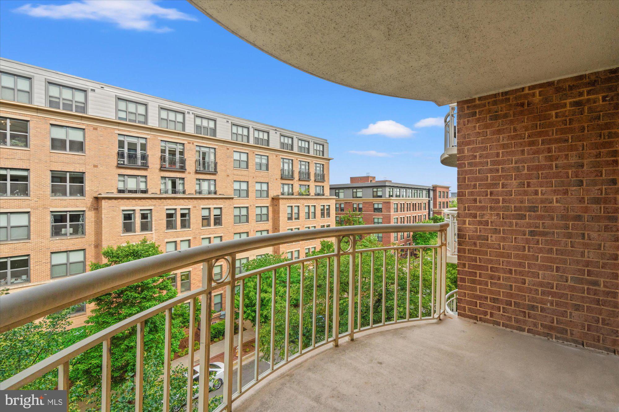 1200 Braddock Pl #512