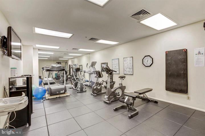 1200 Braddock Pl #512