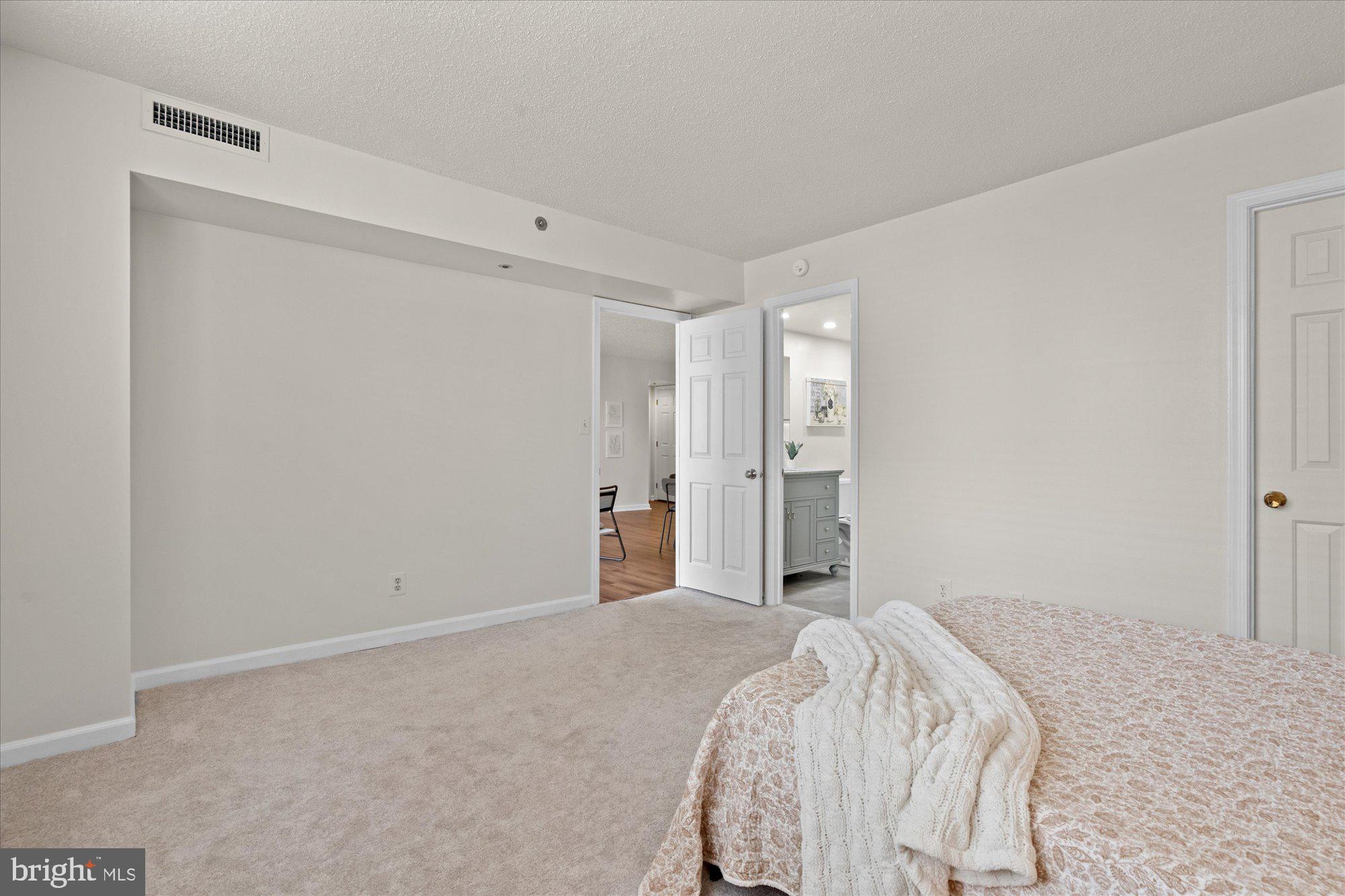 1200 Braddock Pl #512