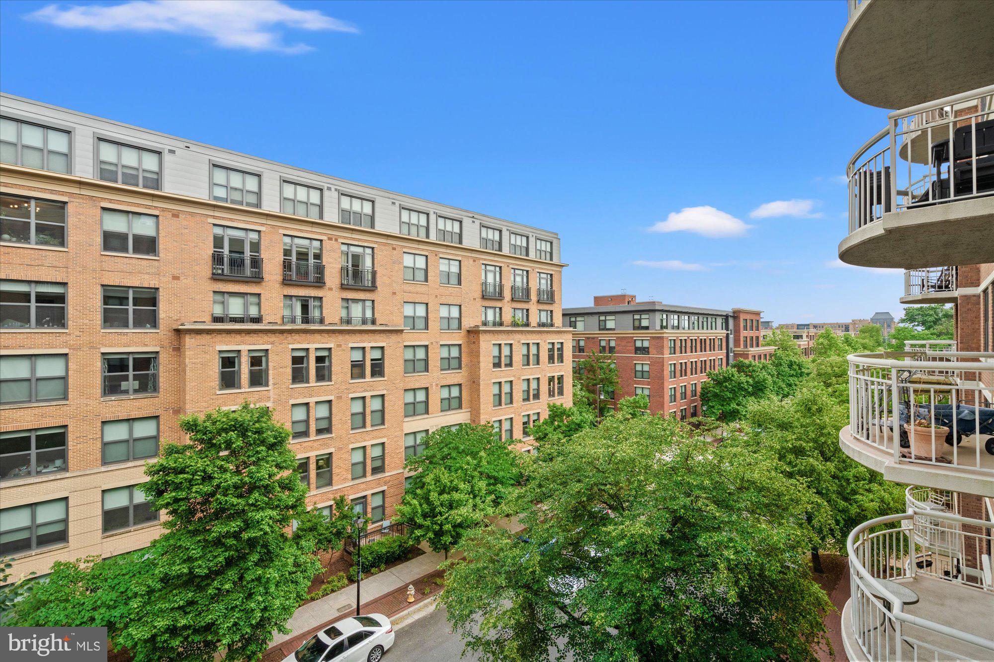 1200 Braddock Pl #512