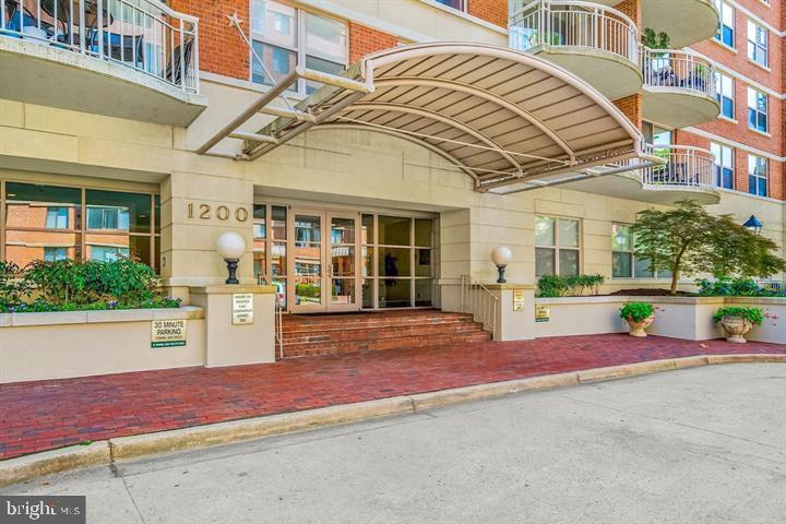 1200 Braddock Pl #512