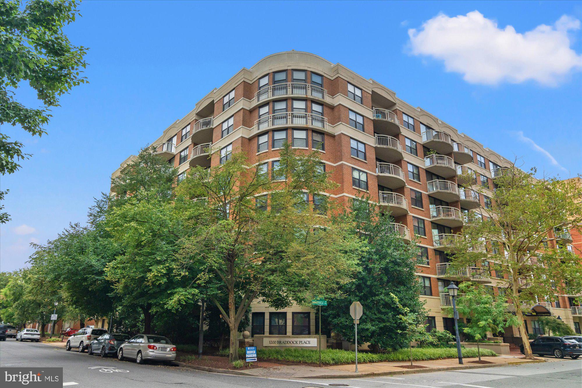 1200 Braddock Pl #111
