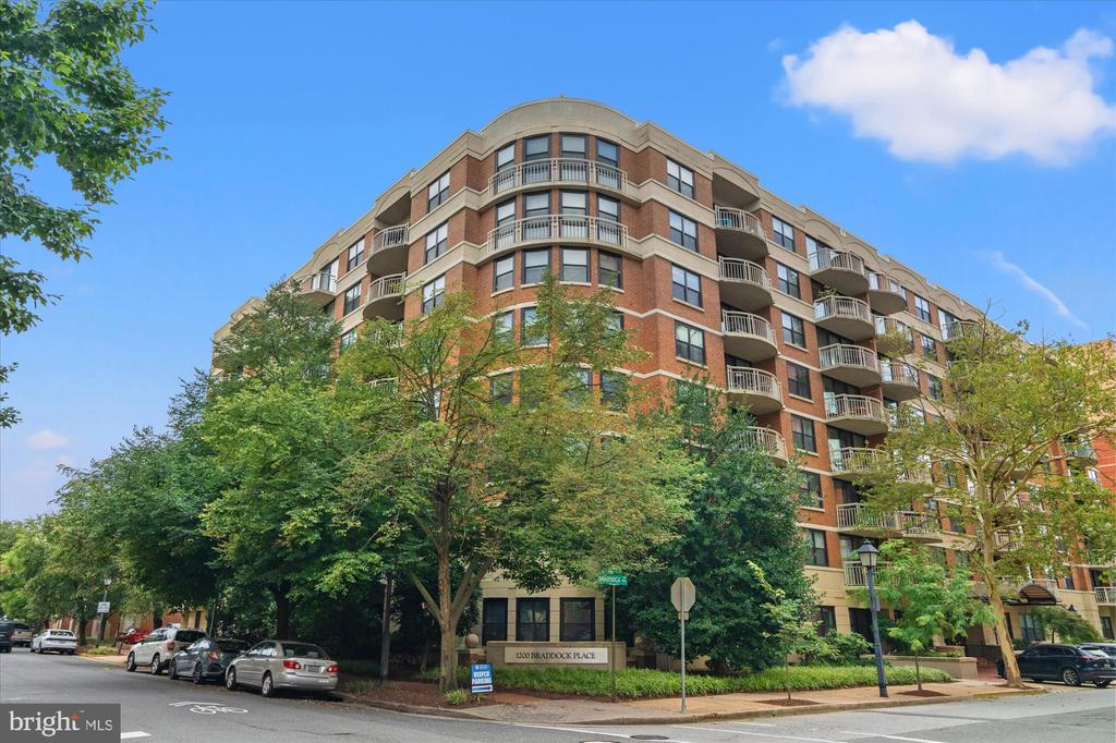 1200 Braddock Pl #111