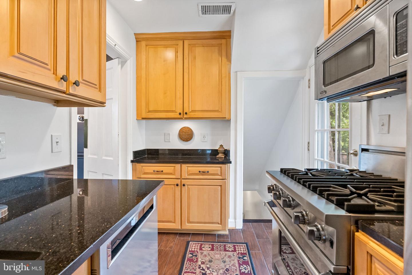 1206 W Braddock Rd