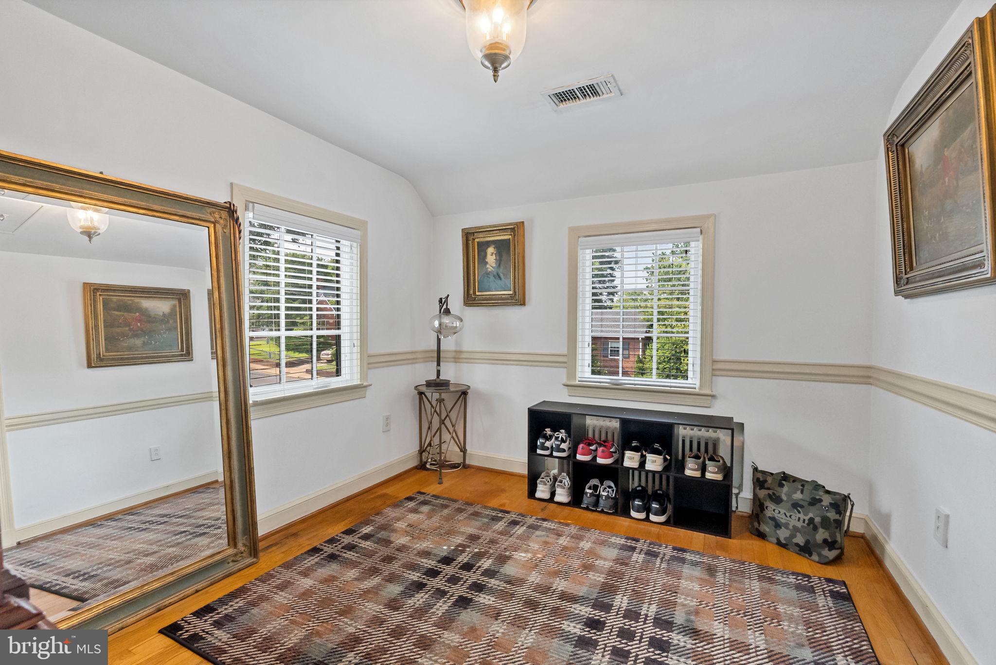 1206 W Braddock Rd