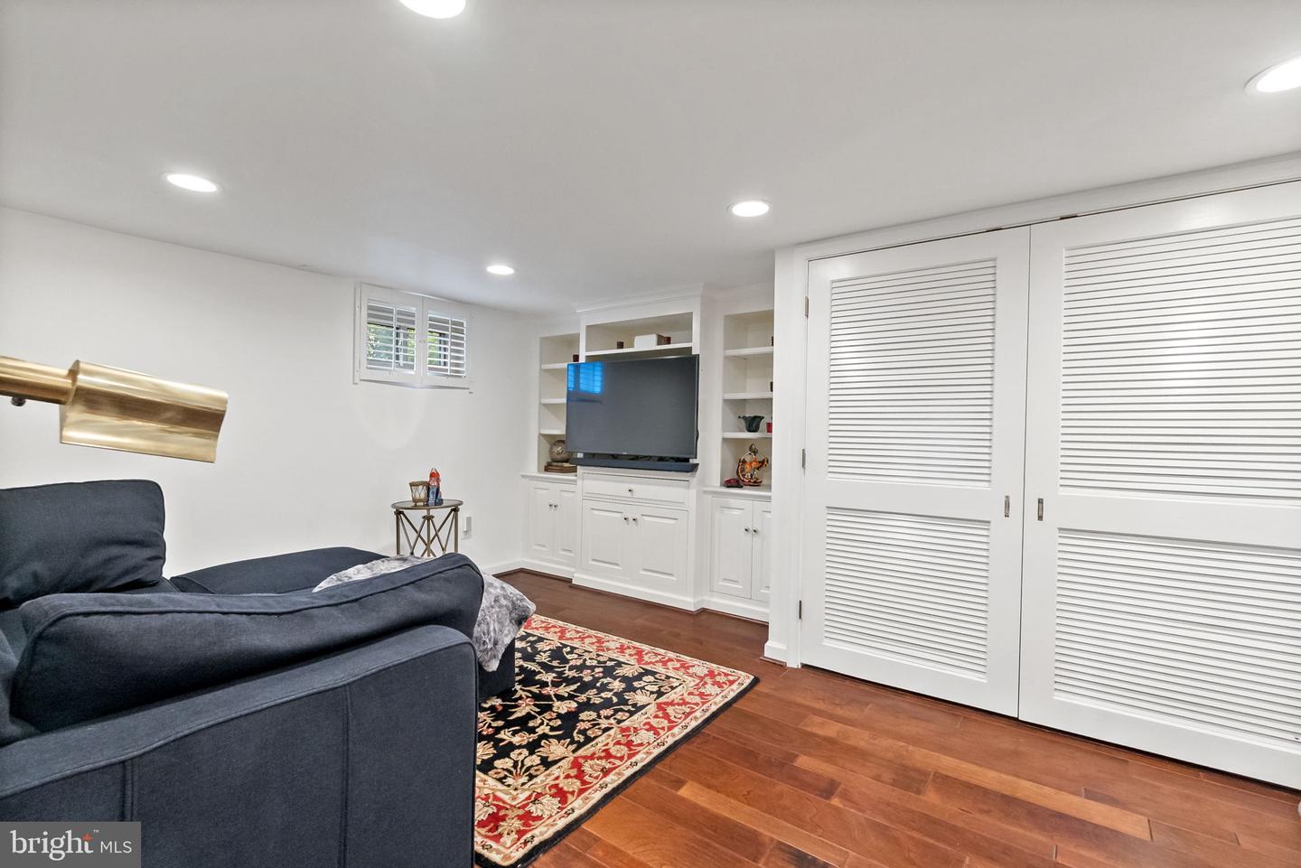 1206 W Braddock Rd