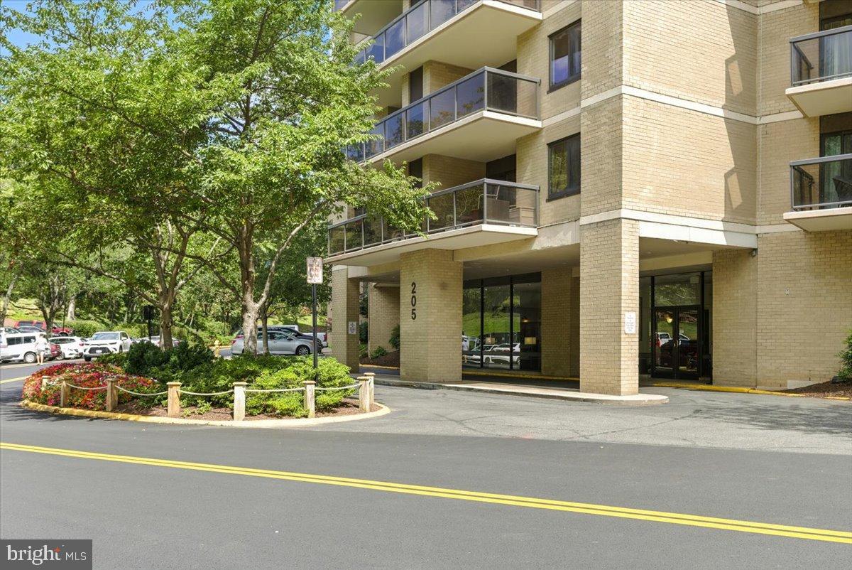 205 YOAKUM PARKWAY 721