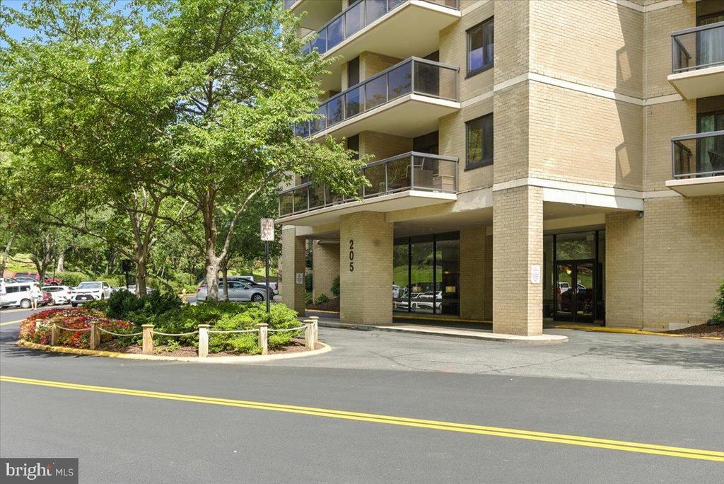 205 YOAKUM PARKWAY 721
