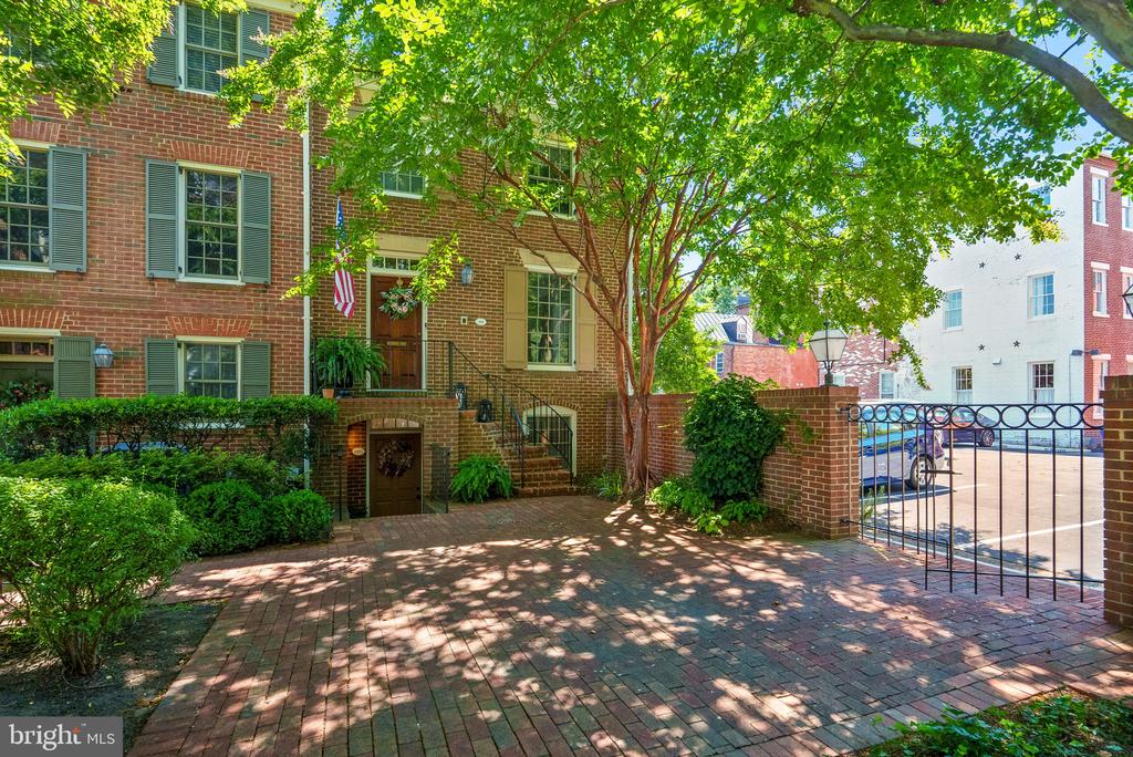 418 N SAINT ASAPH STREET 1/2