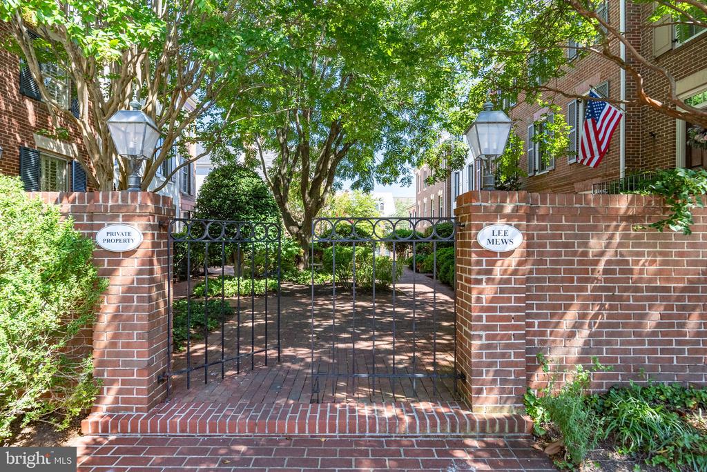 418 N SAINT ASAPH STREET 1/2