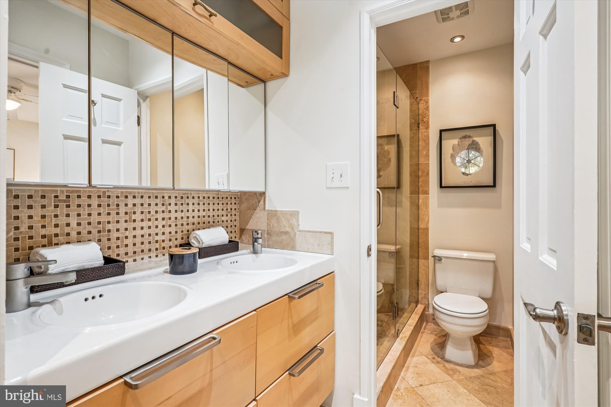 421 S COLUMBUS STREET S 421