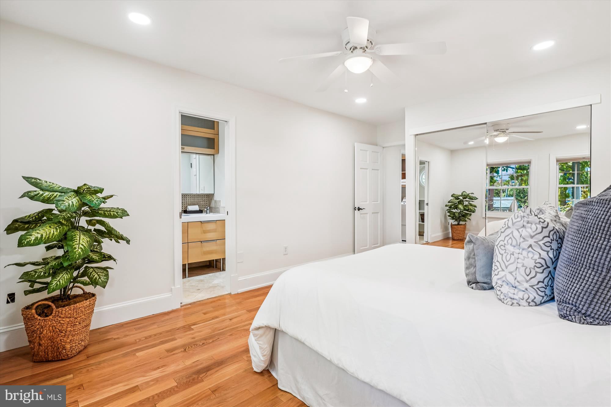 421 S COLUMBUS STREET S 421