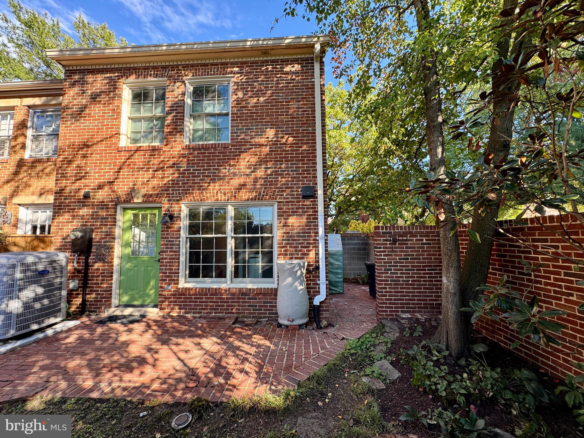 421 S COLUMBUS STREET S 421