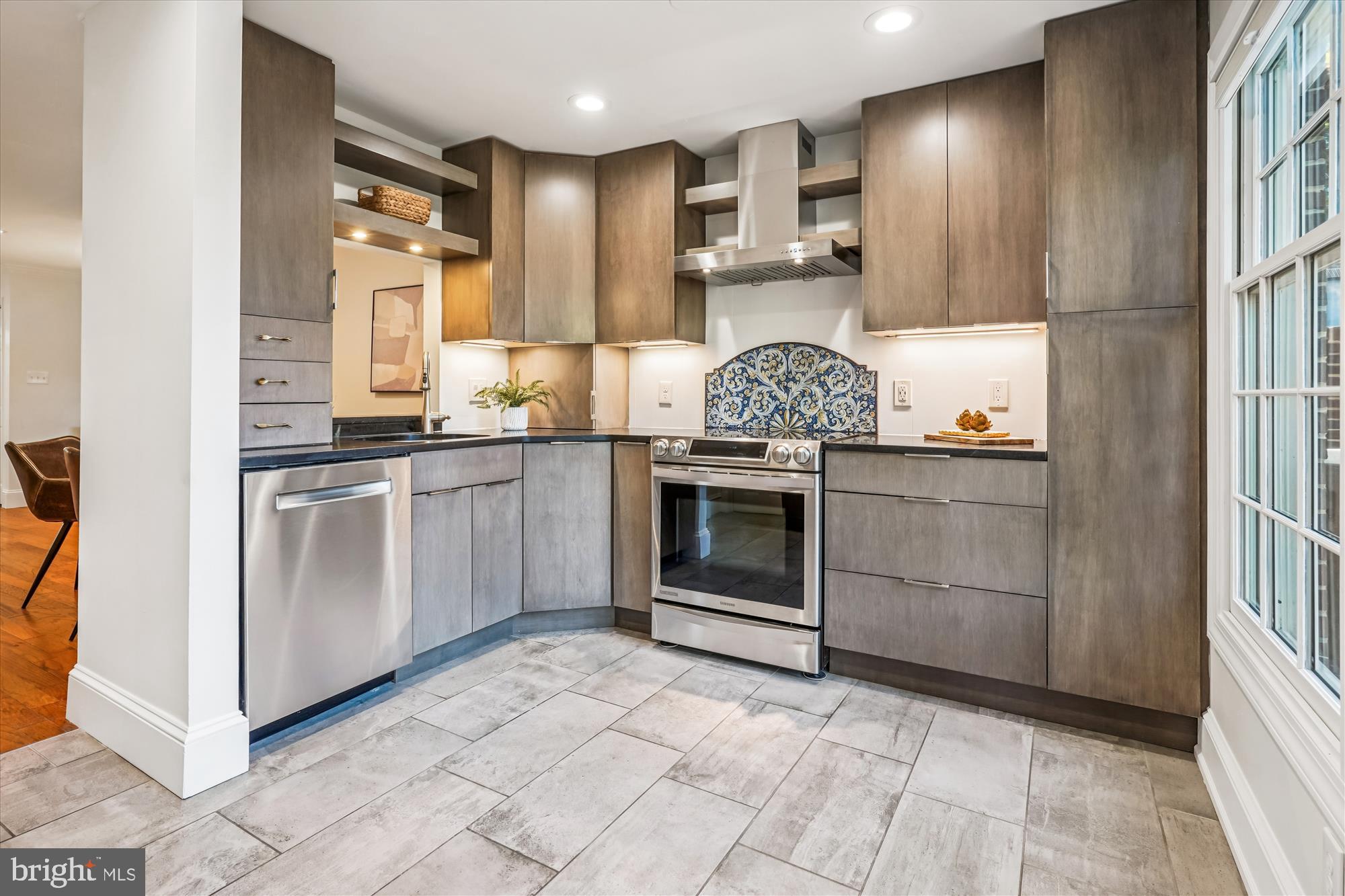 421 S COLUMBUS STREET S 421