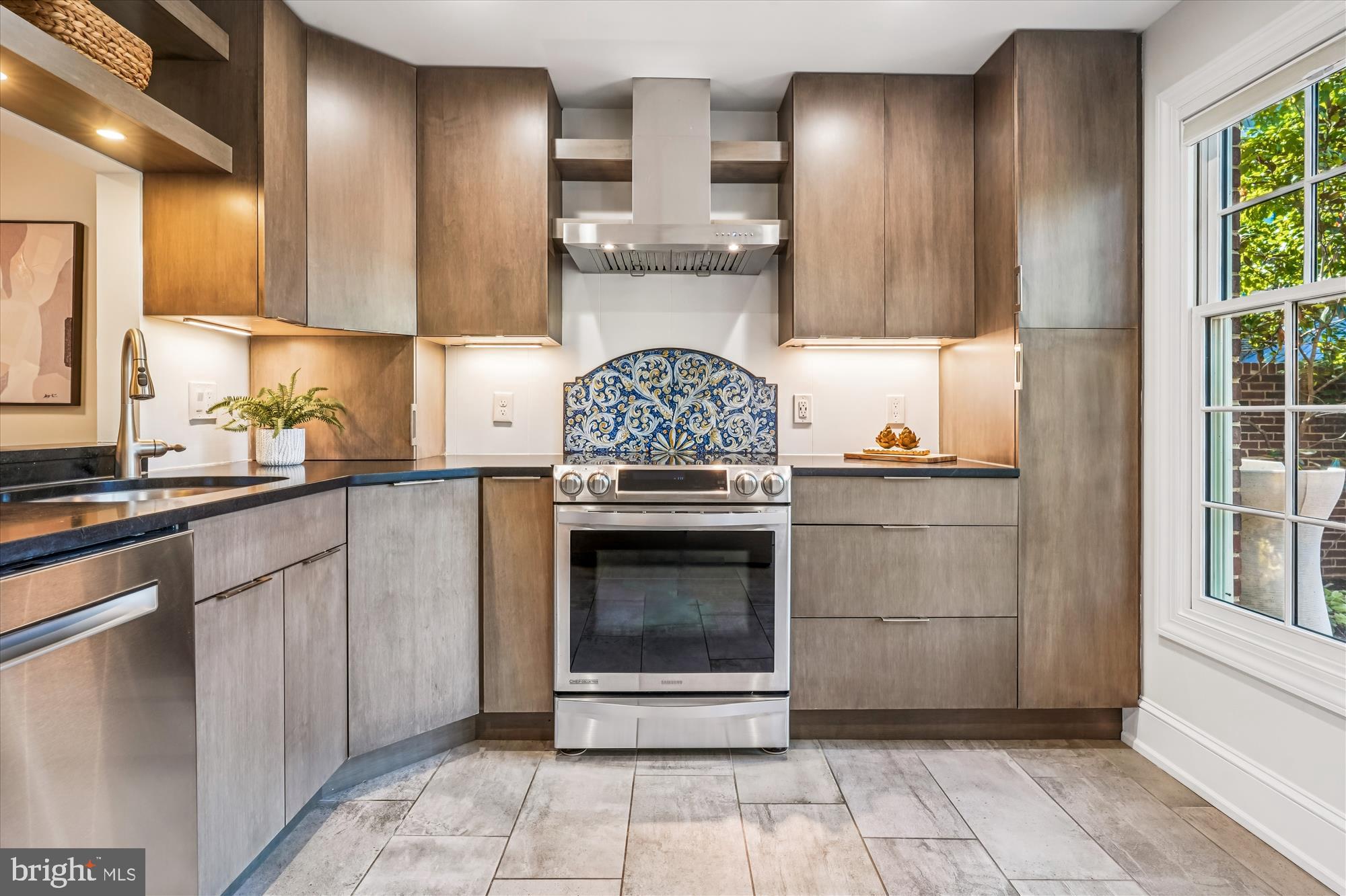 421 S COLUMBUS STREET S 421