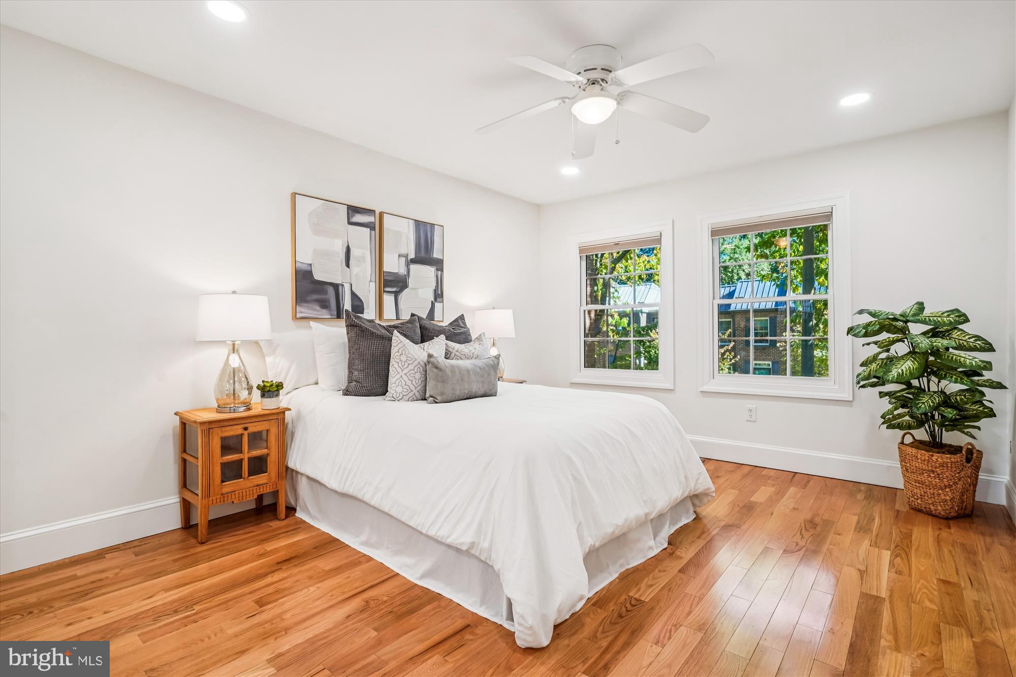 421 S COLUMBUS STREET S 421