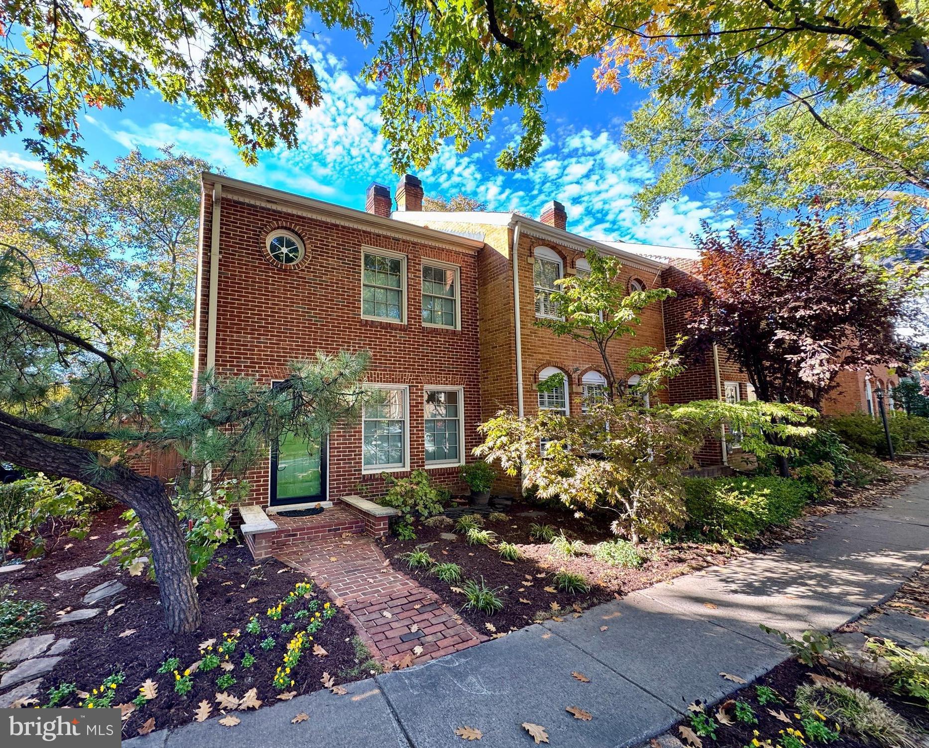 421 S COLUMBUS STREET S 421