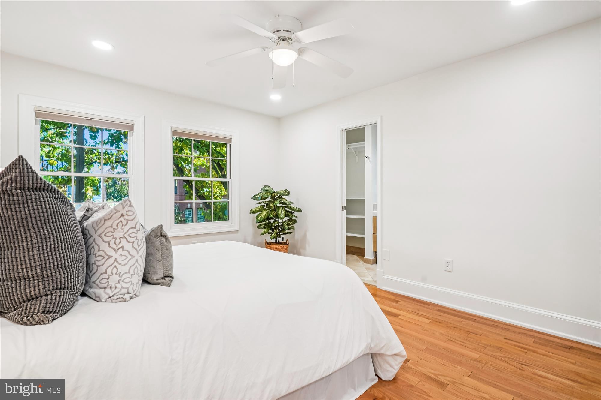 421 S COLUMBUS STREET S 421