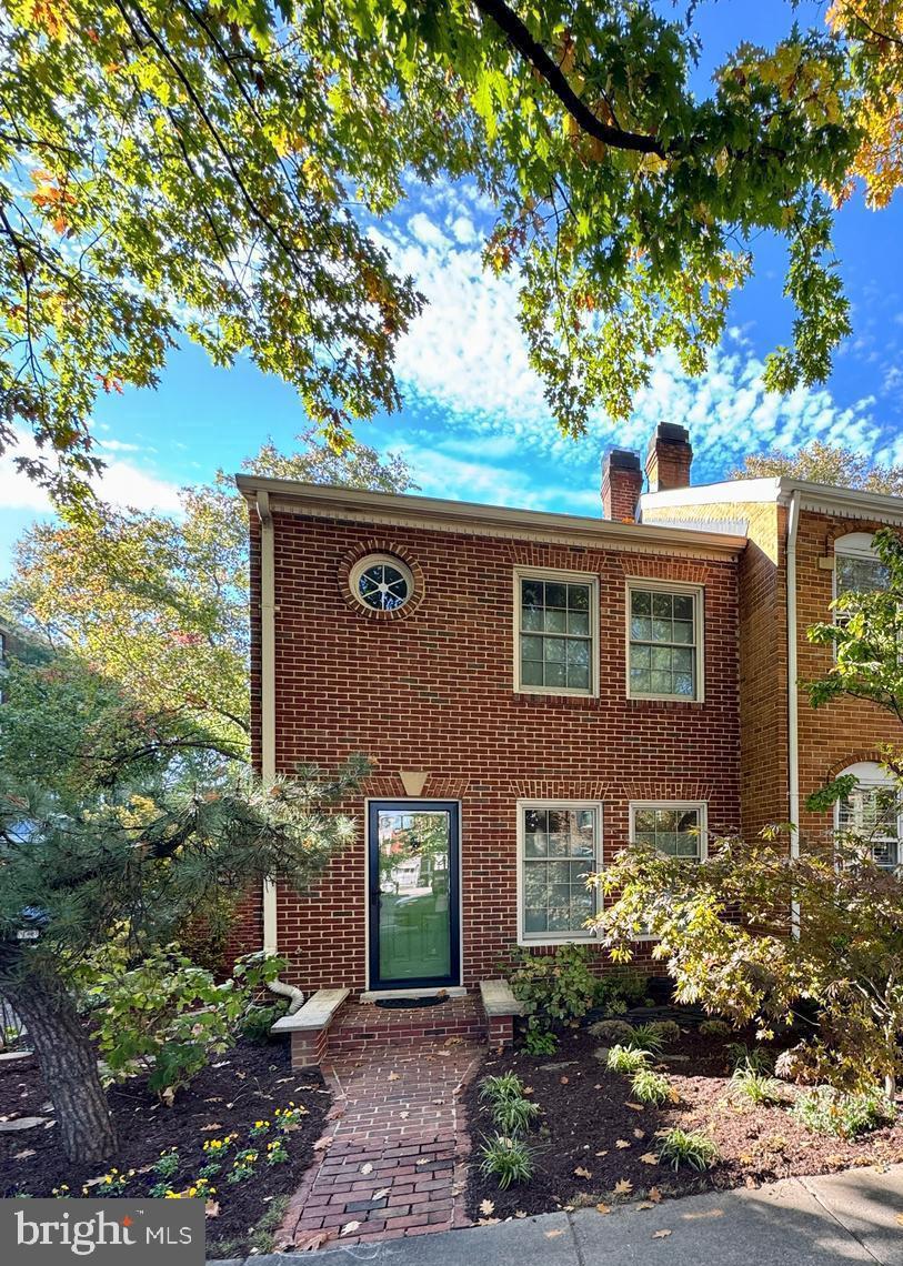 421 S COLUMBUS STREET S 421