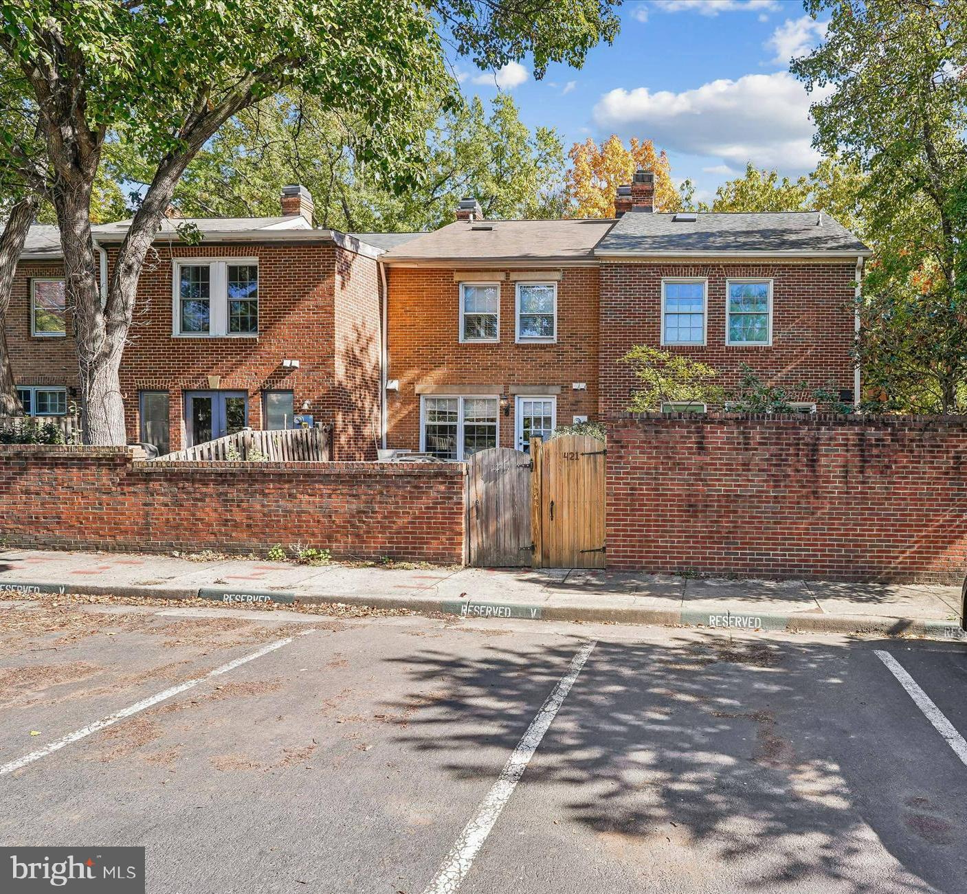 421 S COLUMBUS STREET S 421