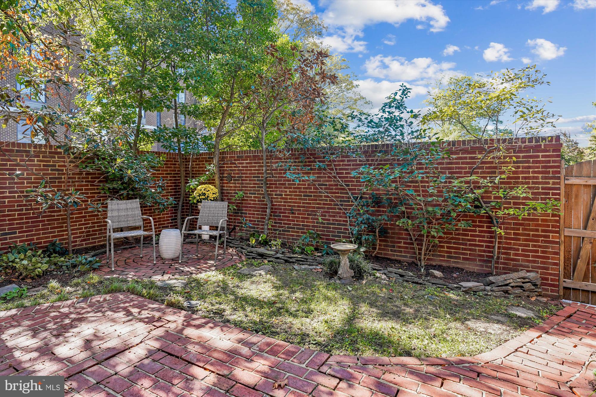 421 S COLUMBUS STREET S 421