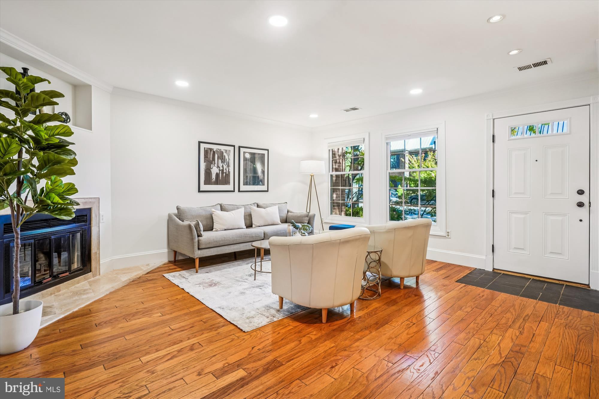 421 S COLUMBUS STREET S 421