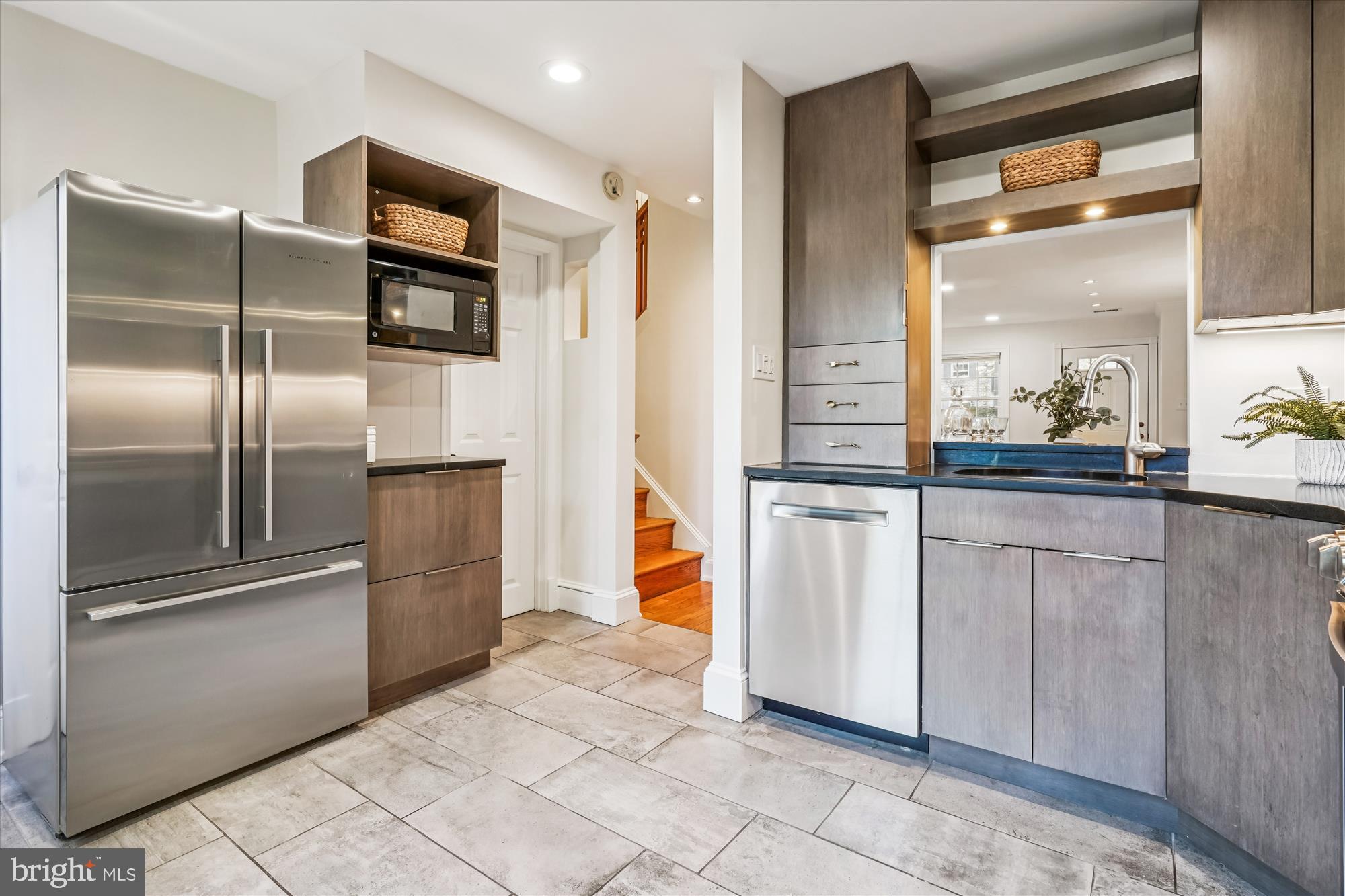 421 S COLUMBUS STREET S 421