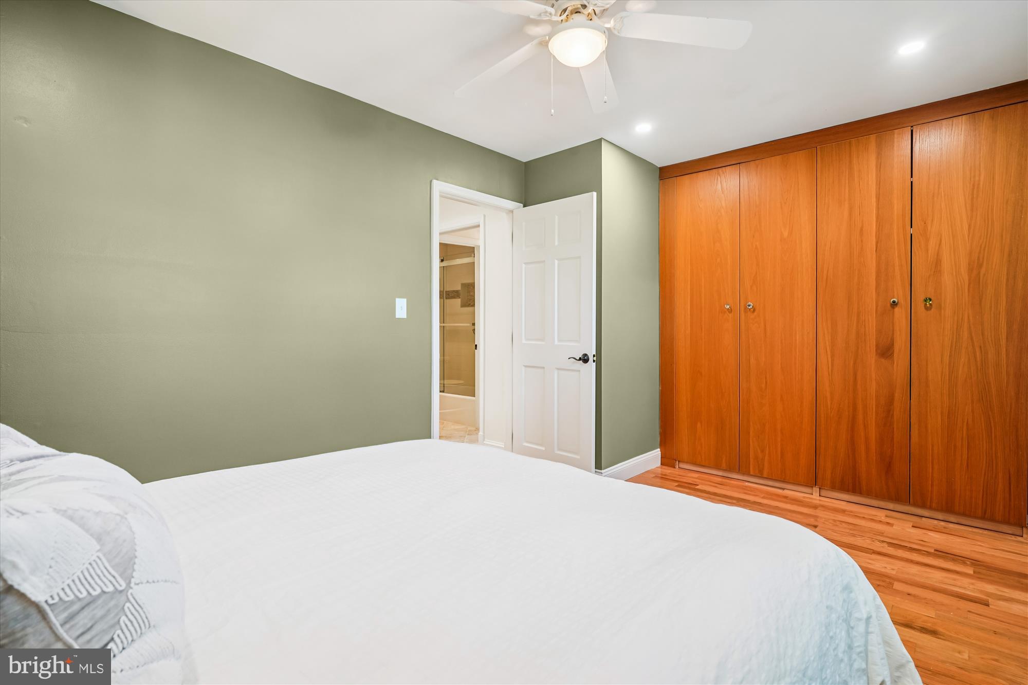 421 S COLUMBUS STREET S 421