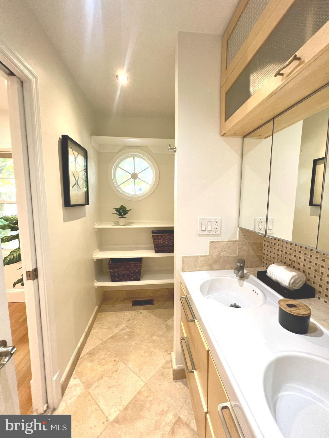 421 S COLUMBUS STREET S 421