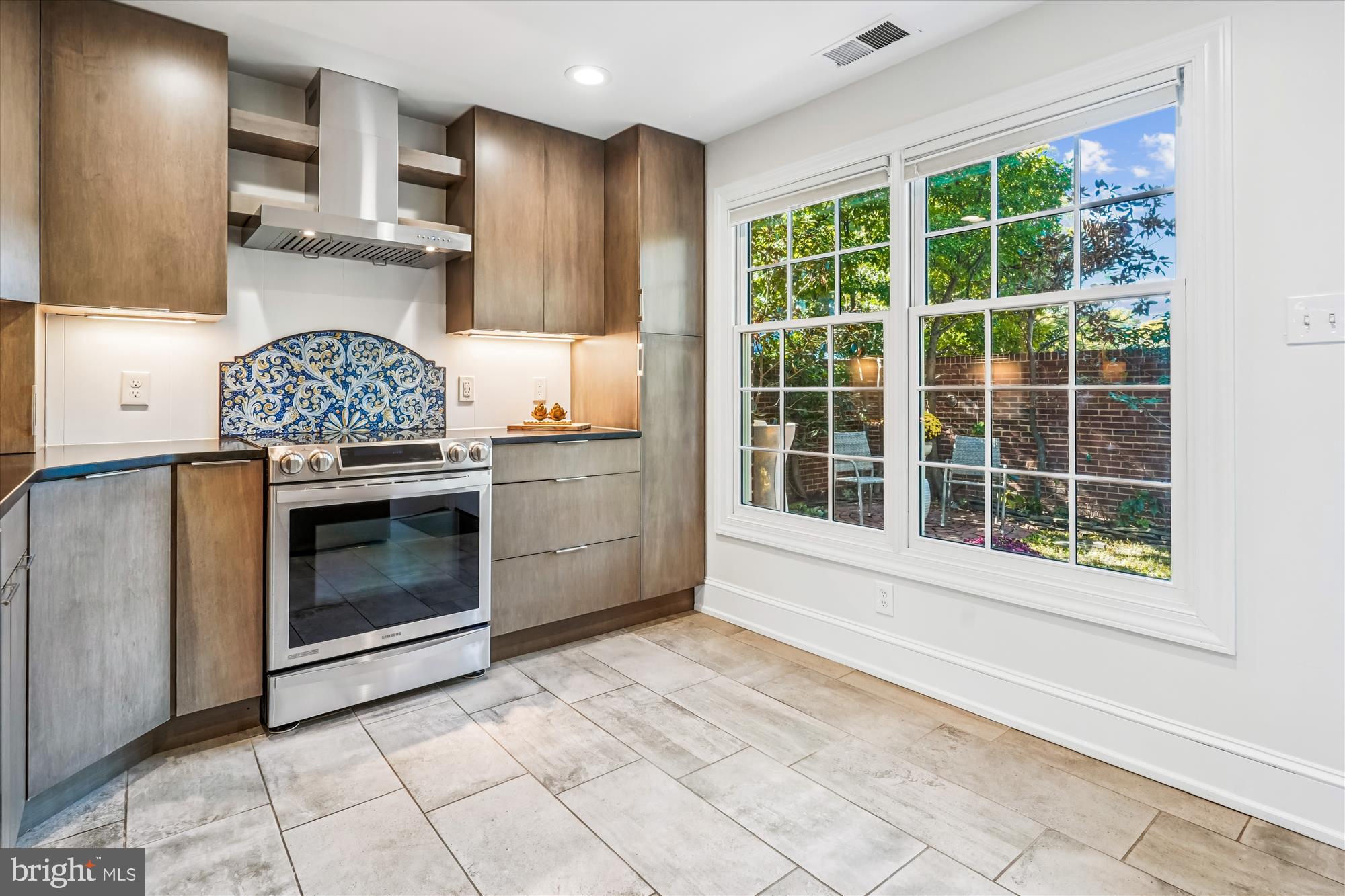 421 S COLUMBUS STREET S 421