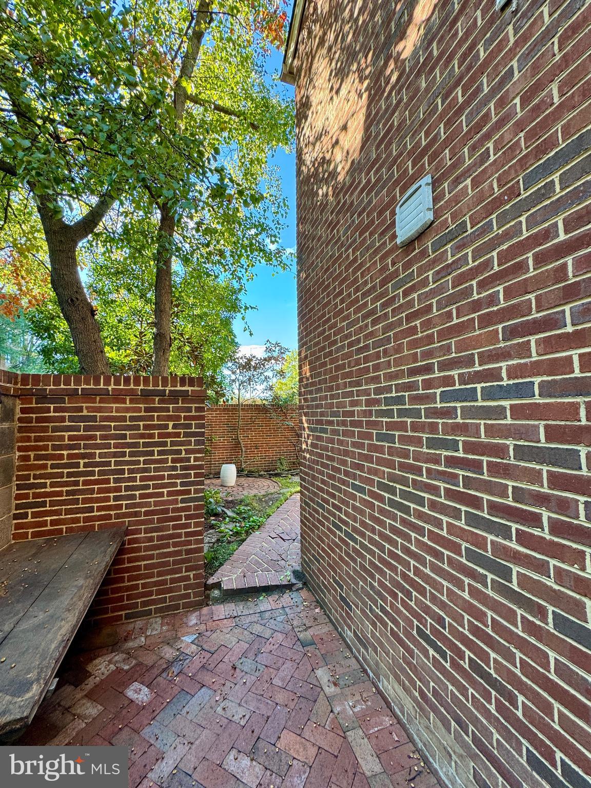 421 S COLUMBUS STREET S 421