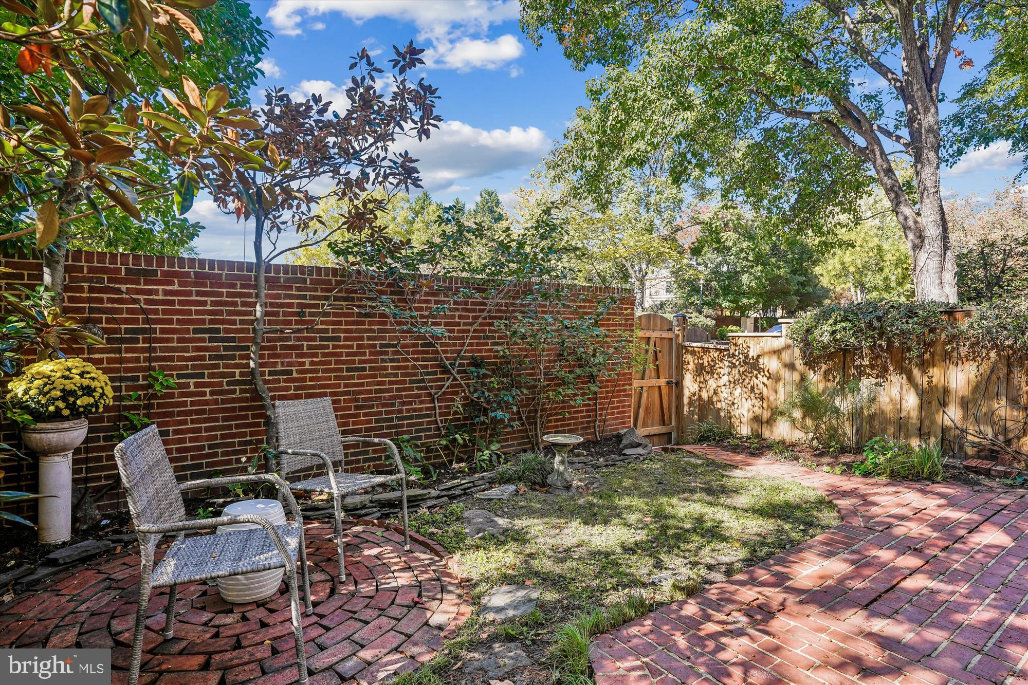 421 S COLUMBUS STREET S 421